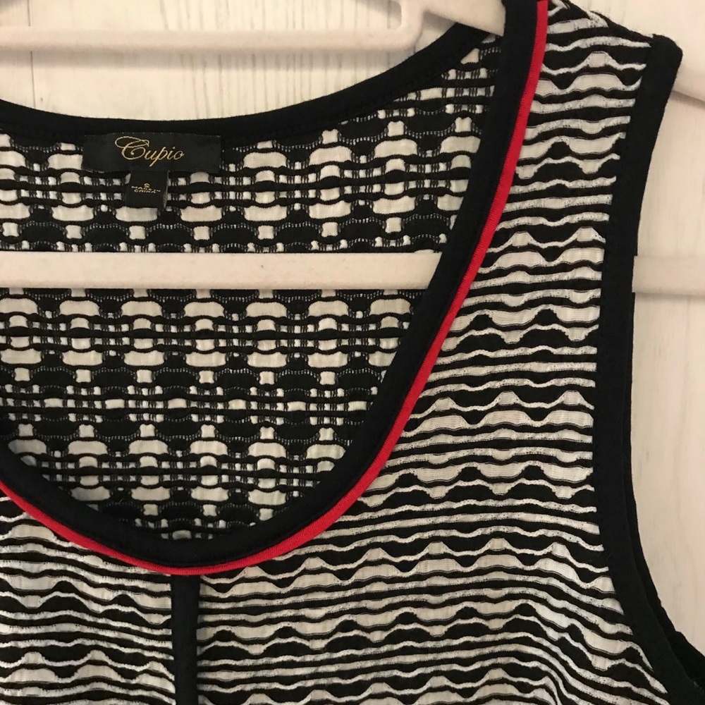Cupio swing black/white tunic w/ red detail